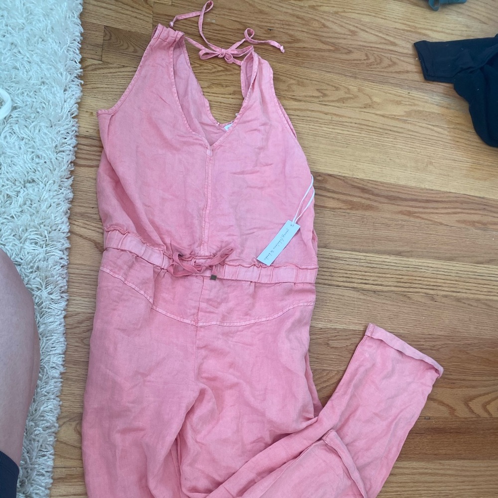 Fun pink jumpsuit! 🌷 great for spring!